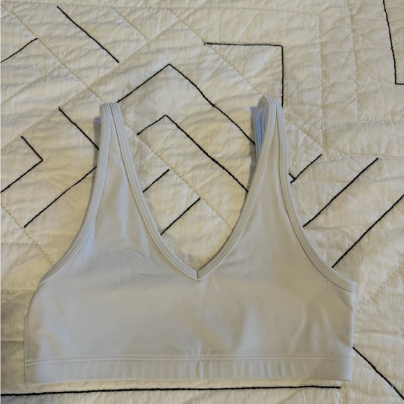 Aritzia TNA sports bra - Picture 1 of 2